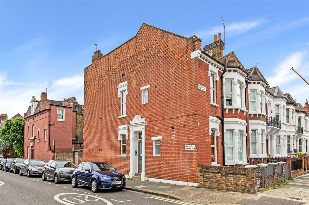 1 bed 1st Floor Flat for rent in Fulham. From Chestertons Estate Agents - Fulham Road Lettings