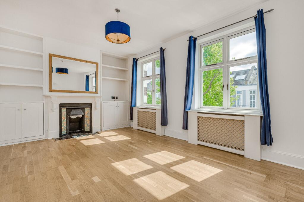 2 bed 1st Floor Flat for rent in Fulham. From Chestertons Estate Agents - Fulham Road Lettings