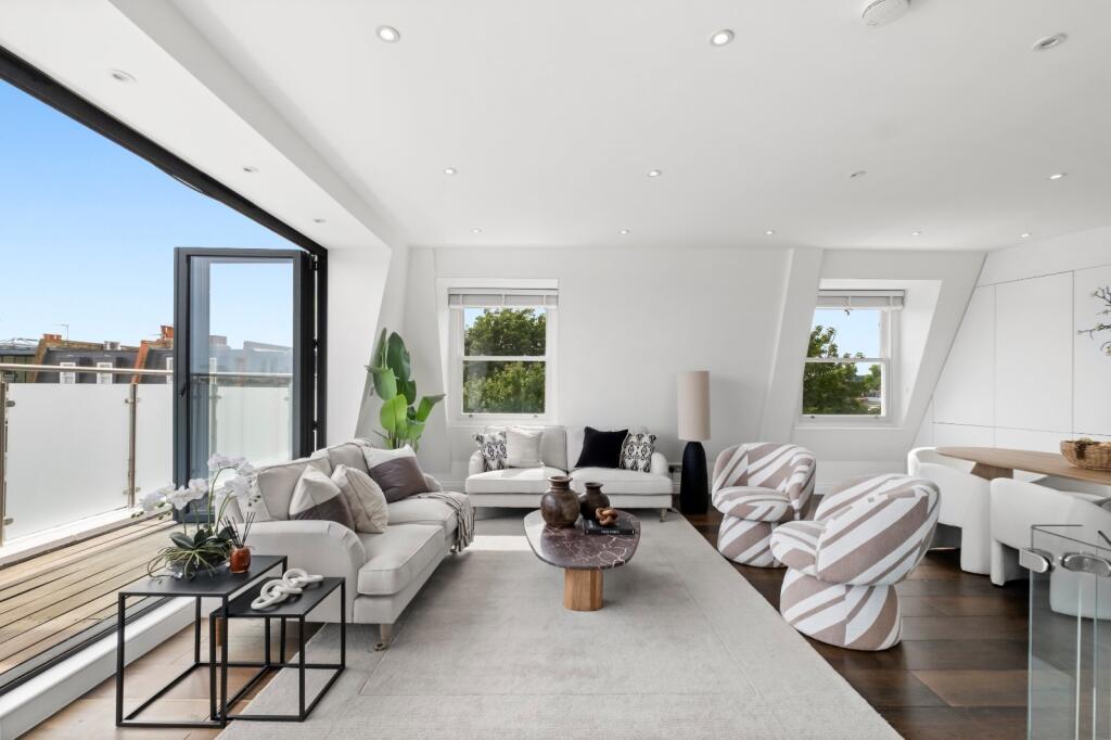 3 bed 1st Floor Flat for rent in Fulham. From Chestertons Estate Agents - Fulham Road Lettings 3 bed 1st Floor Flat for rent in Fulham. From Chestertons Estate Agents - Fulham Road Lettings