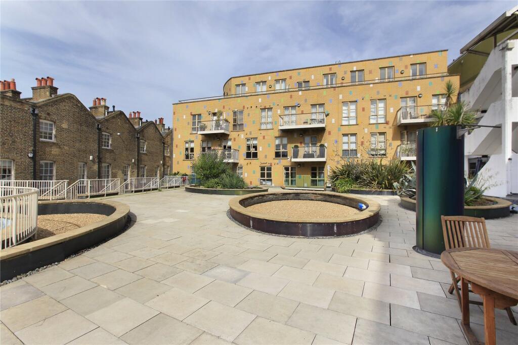 2 bed 1st Floor Flat for rent in Fulham. From Chestertons Estate Agents - Fulham Road Lettings