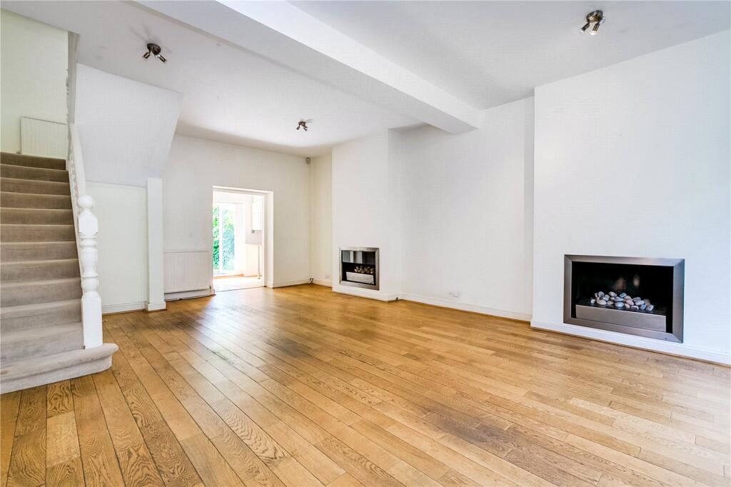 4 bed Mid Terraced House for rent in Fulham. From Chestertons Estate Agents - Fulham Road Lettings