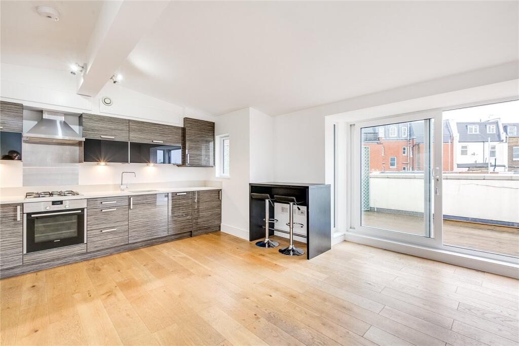 1 bed 1st Floor Flat for rent in Fulham. From Chestertons Estate Agents - Fulham Road Lettings