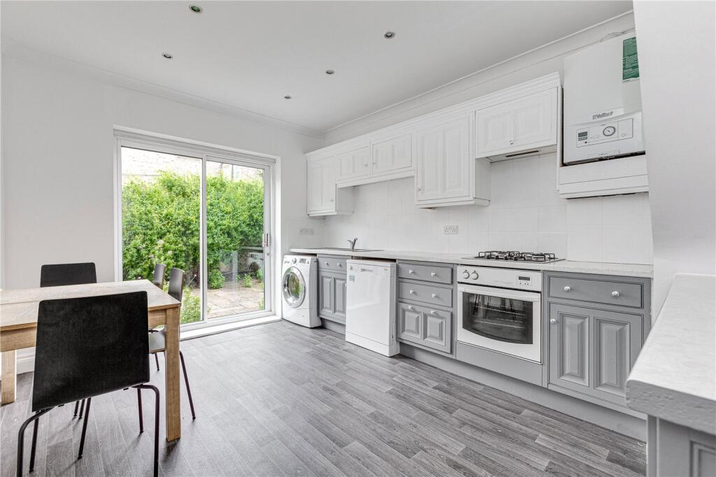 2 bed Mid Terraced House for rent in Hammersmith. From Chestertons Estate Agents - Fulham Road Lettings 2 bed Mid Terraced House for rent in Hammersmith. From Chestertons Estate Agents - Fulham Road Lettings