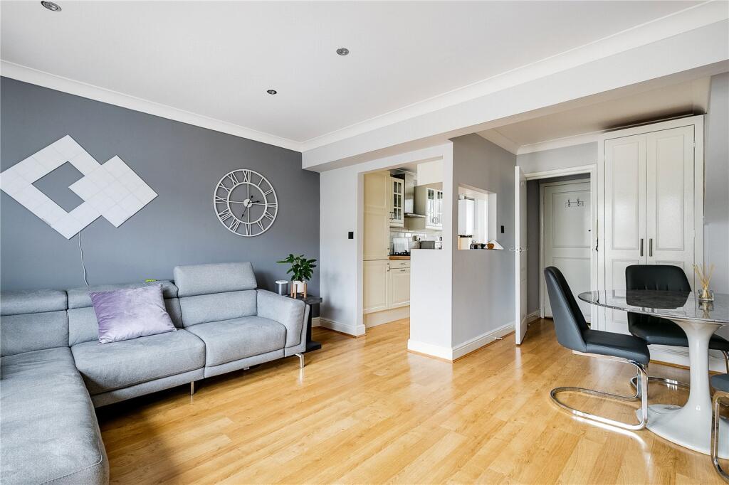 2 bed 1st Floor Flat for rent in Fulham. From Chestertons Estate Agents - Fulham Road Lettings
