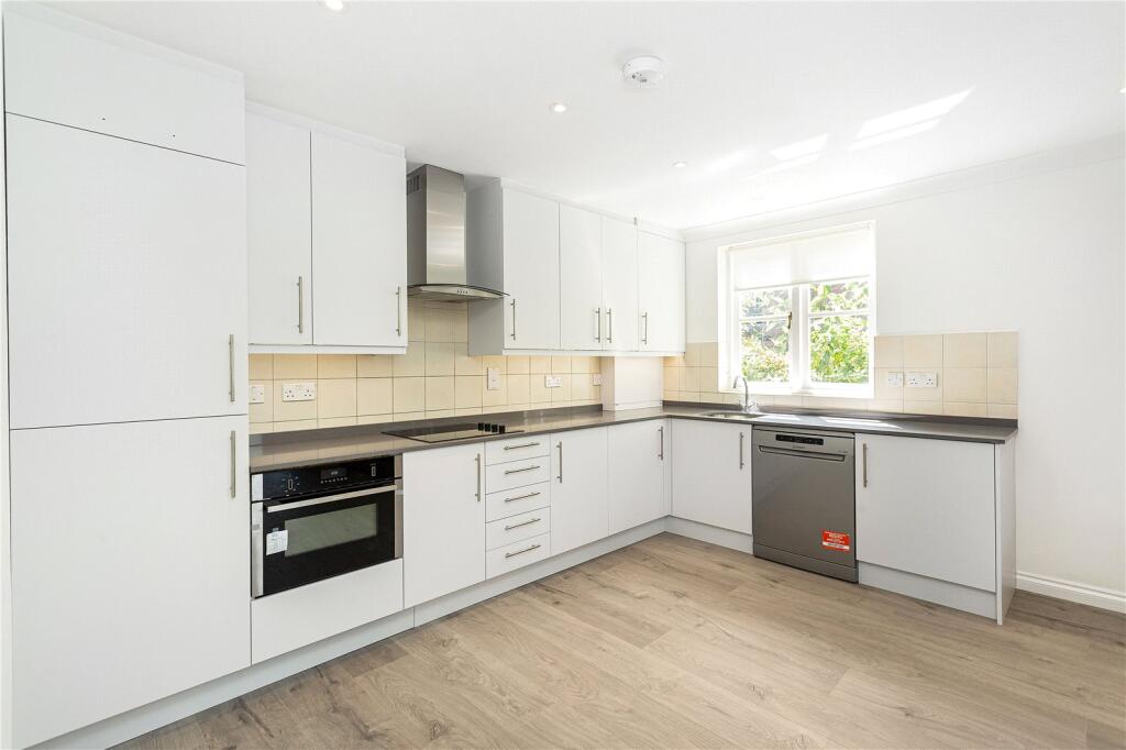 2 bed 1st Floor Flat for rent in Fulham. From Chestertons Estate Agents - Fulham Road Lettings