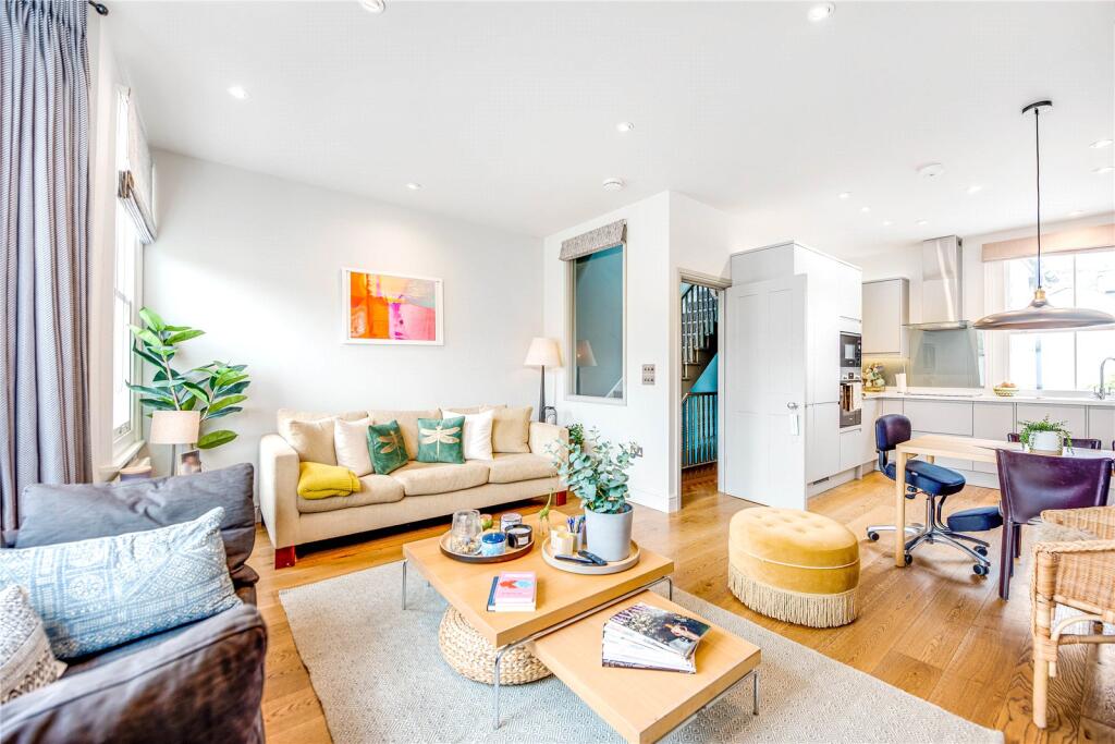 3 bed 1st Floor Flat for rent in Fulham. From Chestertons Estate Agents - Fulham Road Lettings