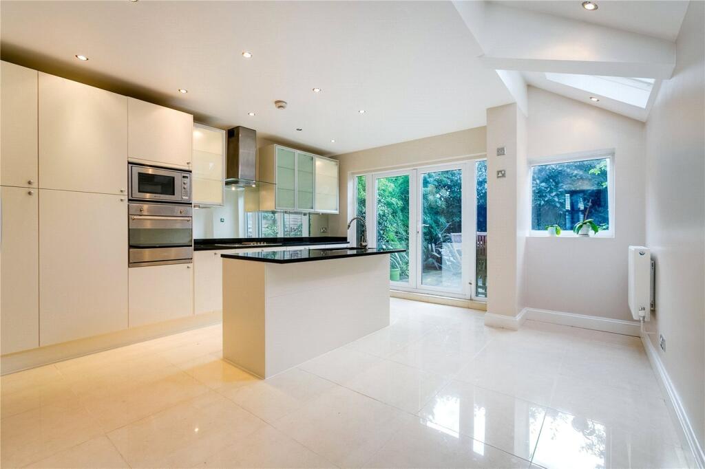 4 bed Mid Terraced House for rent in Fulham. From Chestertons Estate Agents - Fulham Road Lettings 4 bed Mid Terraced House for rent in Fulham. From Chestertons Estate Agents - Fulham Road Lettings