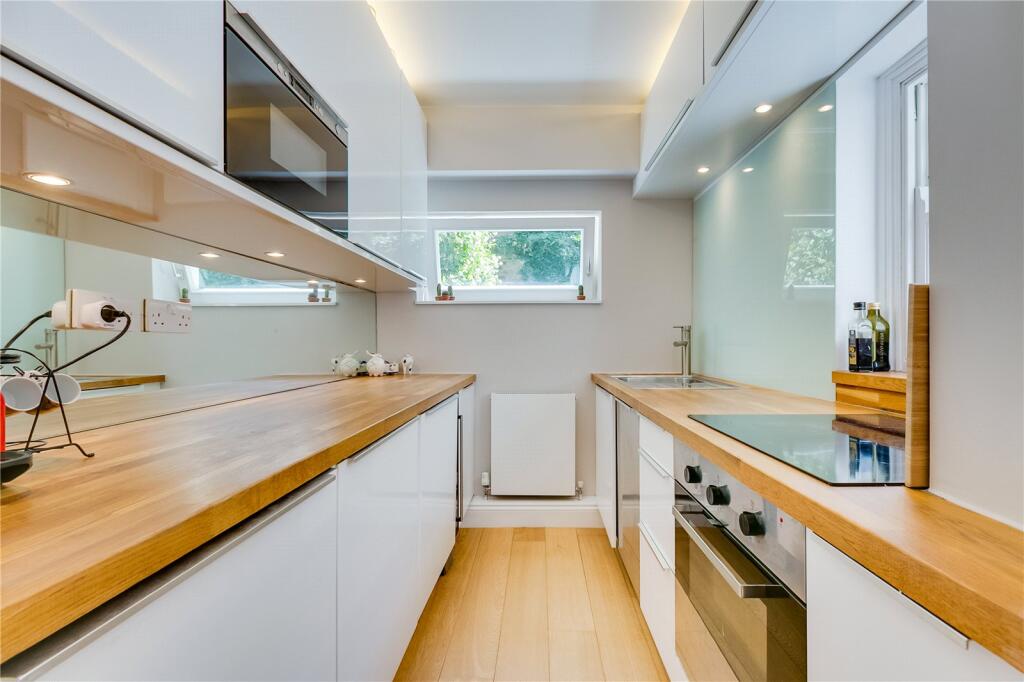 1 bed 1st Floor Flat for rent in Fulham. From Chestertons Estate Agents - Fulham Road Lettings