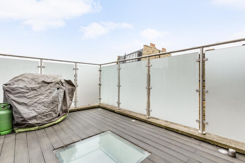 2 bed 1st Floor Flat for rent in Fulham. From Chestertons Estate Agents - Fulham Road Lettings 2 bed 1st Floor Flat for rent in Fulham. From Chestertons Estate Agents - Fulham Road Lettings