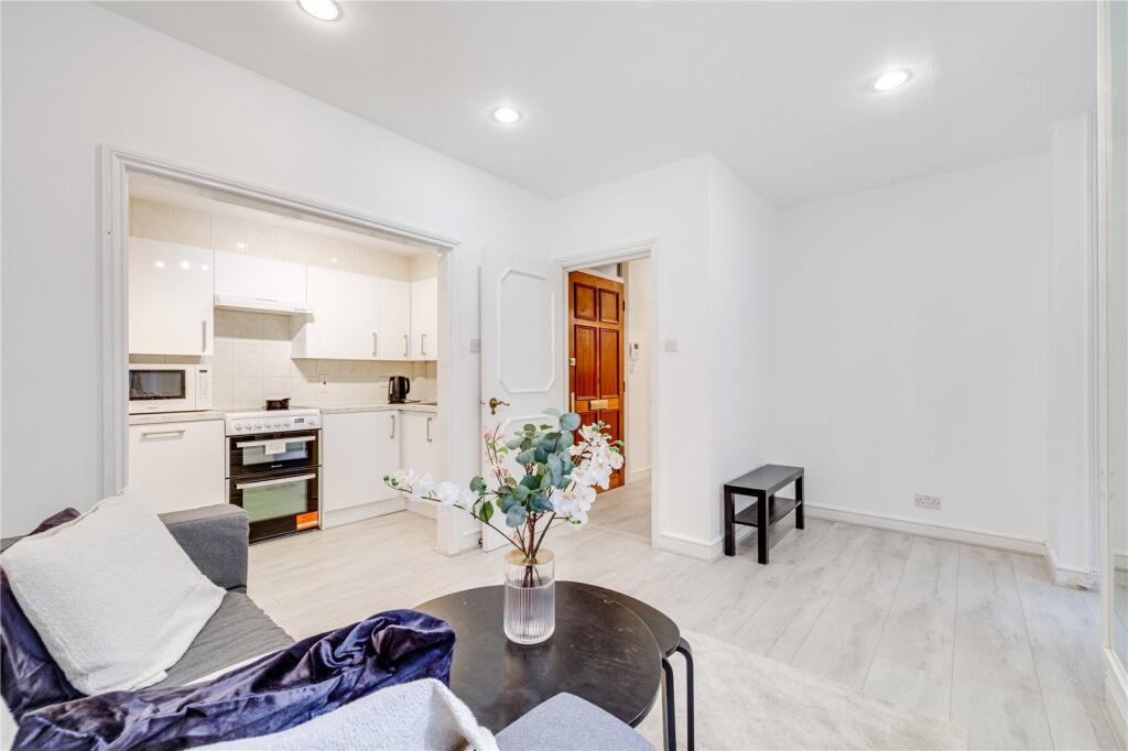 1 bed 1st Floor Flat for rent in Kensington. From Chestertons Estate Agents - Fulham Road Lettings
