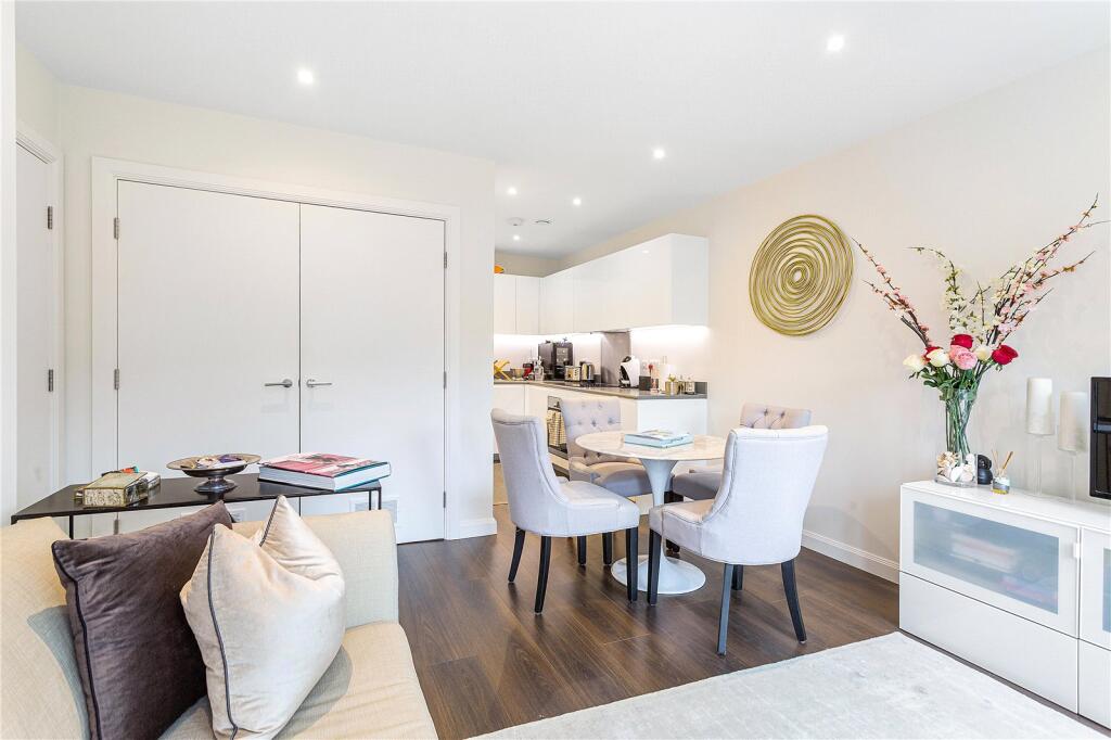 1 bed 1st Floor Flat for rent in Fulham. From Chestertons Estate Agents - Fulham Road Lettings 1 bed 1st Floor Flat for rent in Fulham. From Chestertons Estate Agents - Fulham Road Lettings