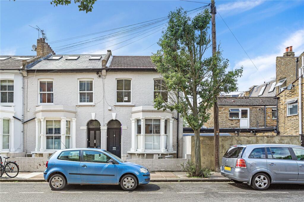 1 bed 1st Floor Flat for rent in Fulham. From Chestertons Estate Agents - Fulham Road Lettings 1 bed 1st Floor Flat for rent in Fulham. From Chestertons Estate Agents - Fulham Road Lettings
