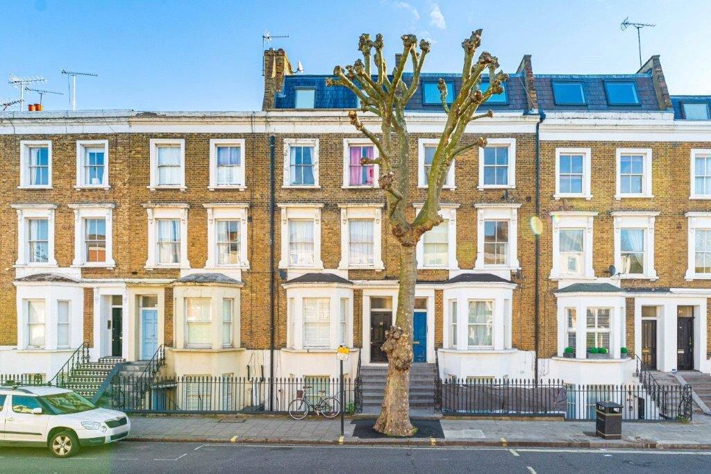 1 bed 1st Floor Flat for rent in Fulham. From Chestertons Estate Agents - Fulham Road Lettings