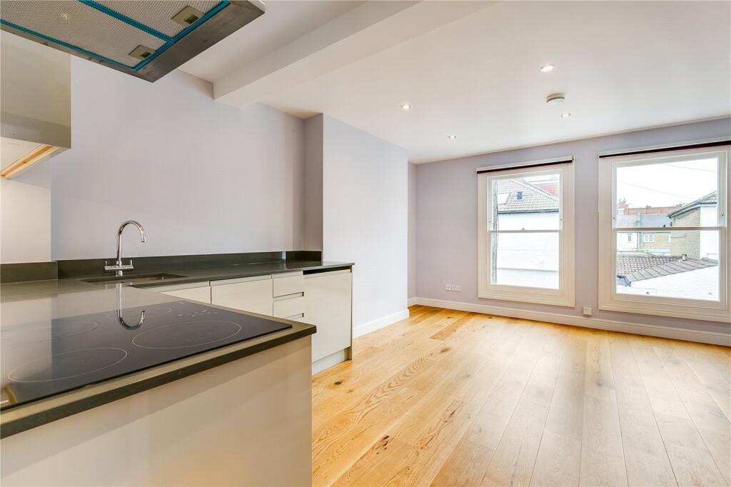 1 bed 1st Floor Flat for rent in Fulham. From Chestertons Estate Agents - Fulham Road Lettings