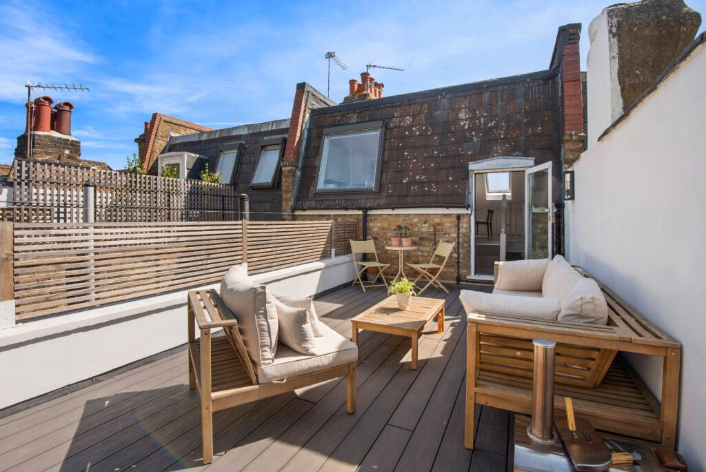 2 bed Mid Terraced House for rent in Fulham. From Chestertons Estate Agents - Fulham Road Lettings