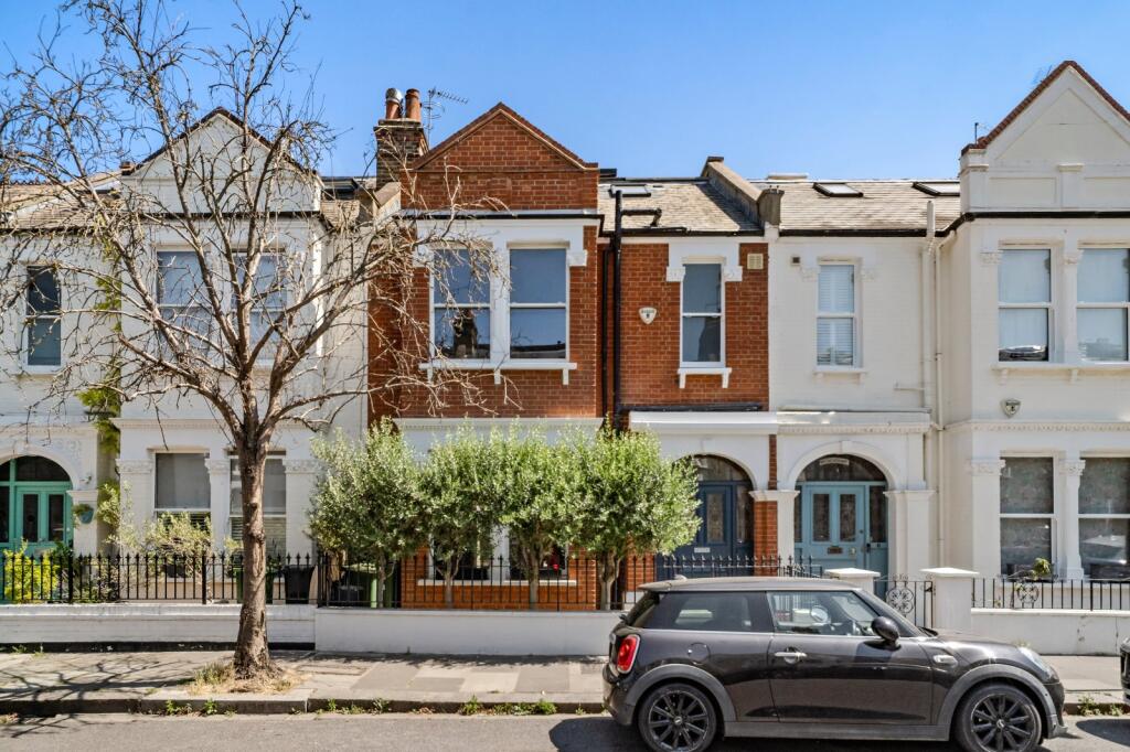 4 bed Detached for rent in Fulham. From Chestertons Estate Agents - Fulham Road Lettings 4 bed Detached for rent in Fulham. From Chestertons Estate Agents - Fulham Road Lettings