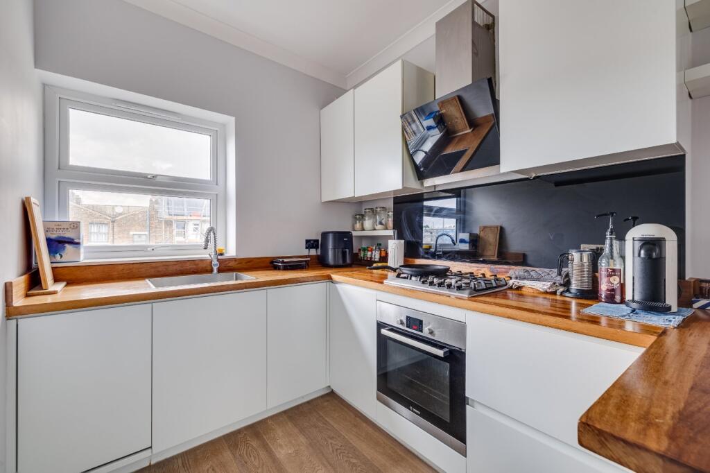 1 bed 1st Floor Flat for rent in Fulham. From Chestertons Estate Agents - Fulham Road Lettings 1 bed 1st Floor Flat for rent in Fulham. From Chestertons Estate Agents - Fulham Road Lettings