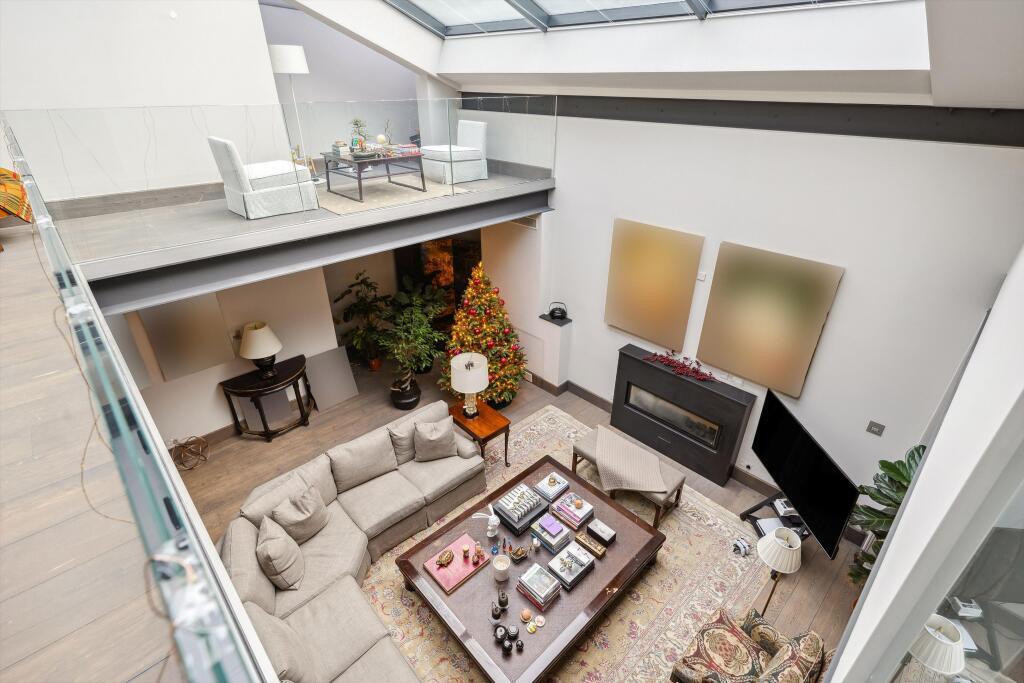 4 bed Mews for rent in Fulham. From Chestertons Estate Agents - Fulham Road Lettings