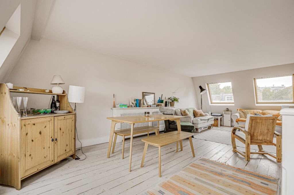 2 bed 1st Floor Flat for rent in Fulham. From Chestertons Estate Agents - Fulham Road Lettings