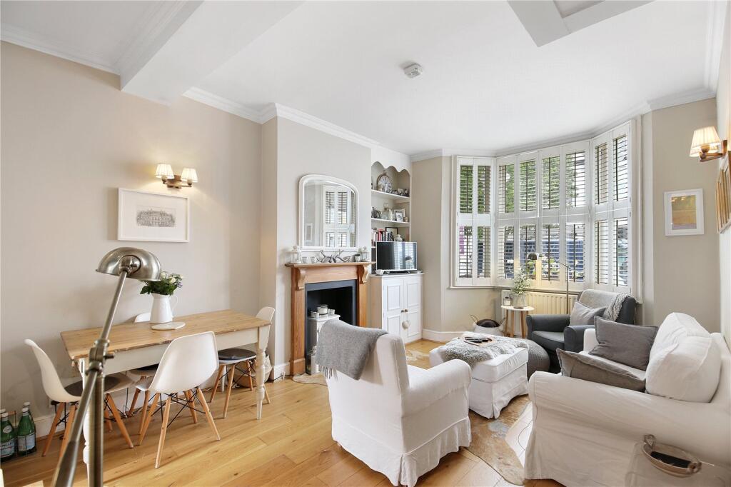 2 bed 1st Floor Flat for rent in Fulham. From Chestertons Estate Agents - Fulham Road Lettings