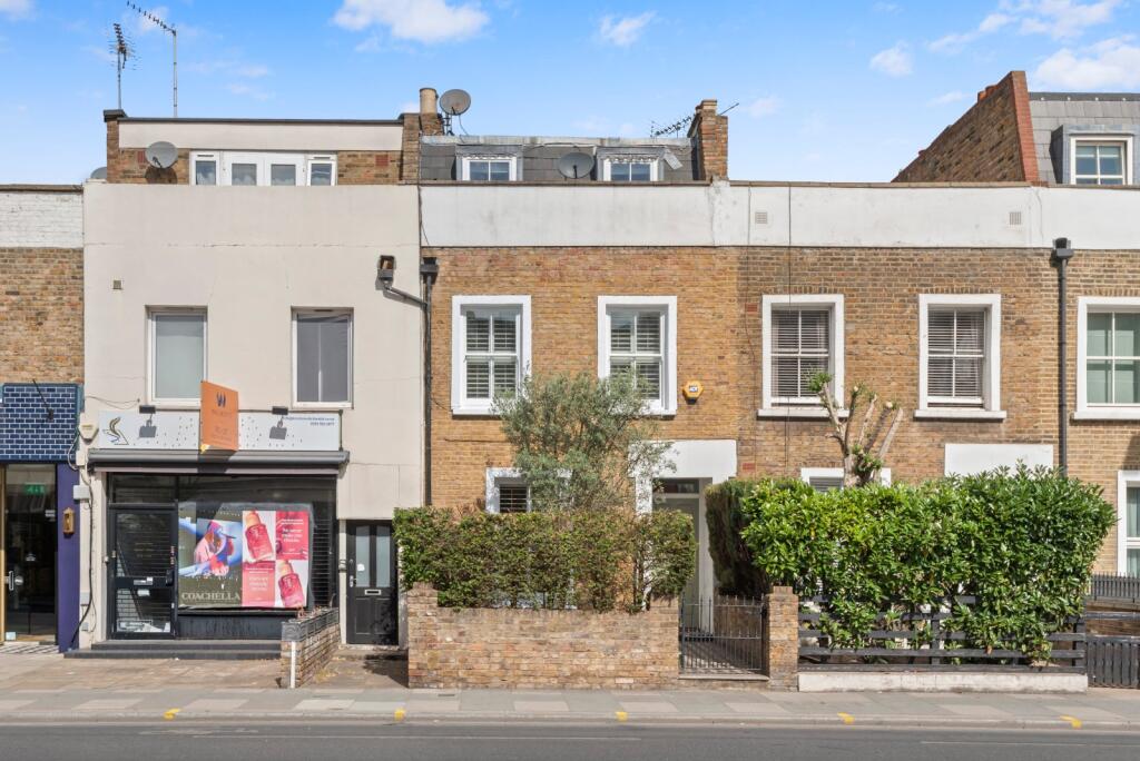 3 bed Mid Terraced House for rent in Fulham. From Chestertons Estate Agents - Fulham Road Lettings