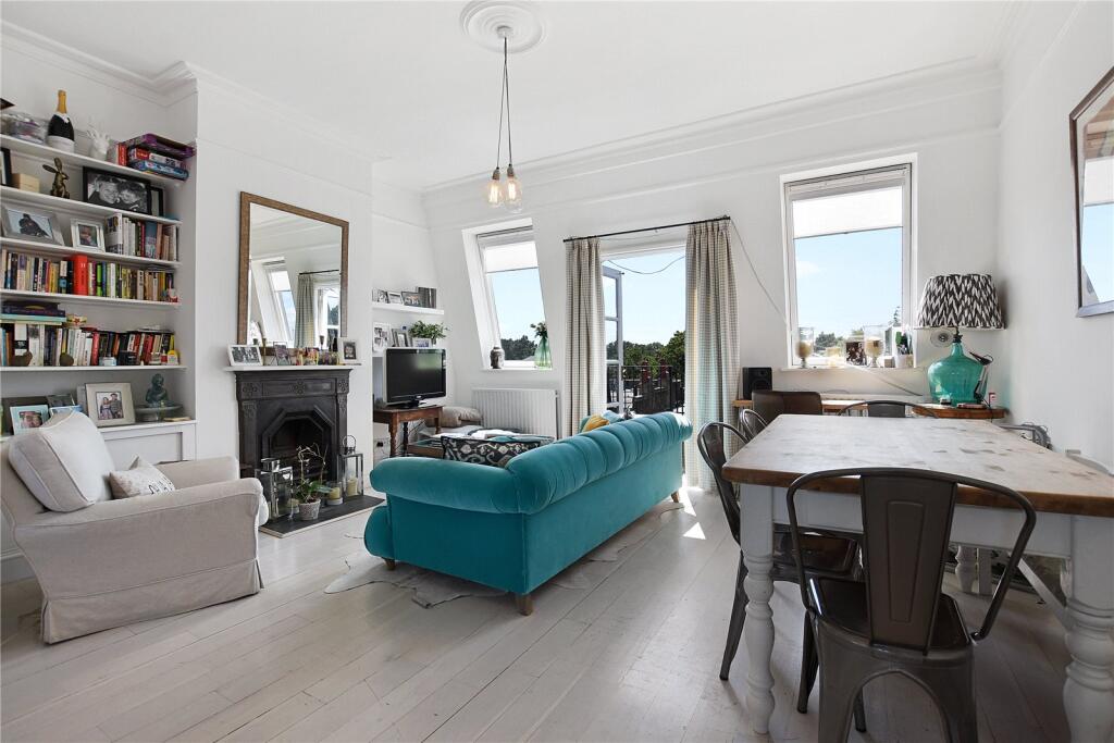 2 bed Mid Terraced House for rent in Fulham. From Chestertons Estate Agents - Fulham Road Lettings