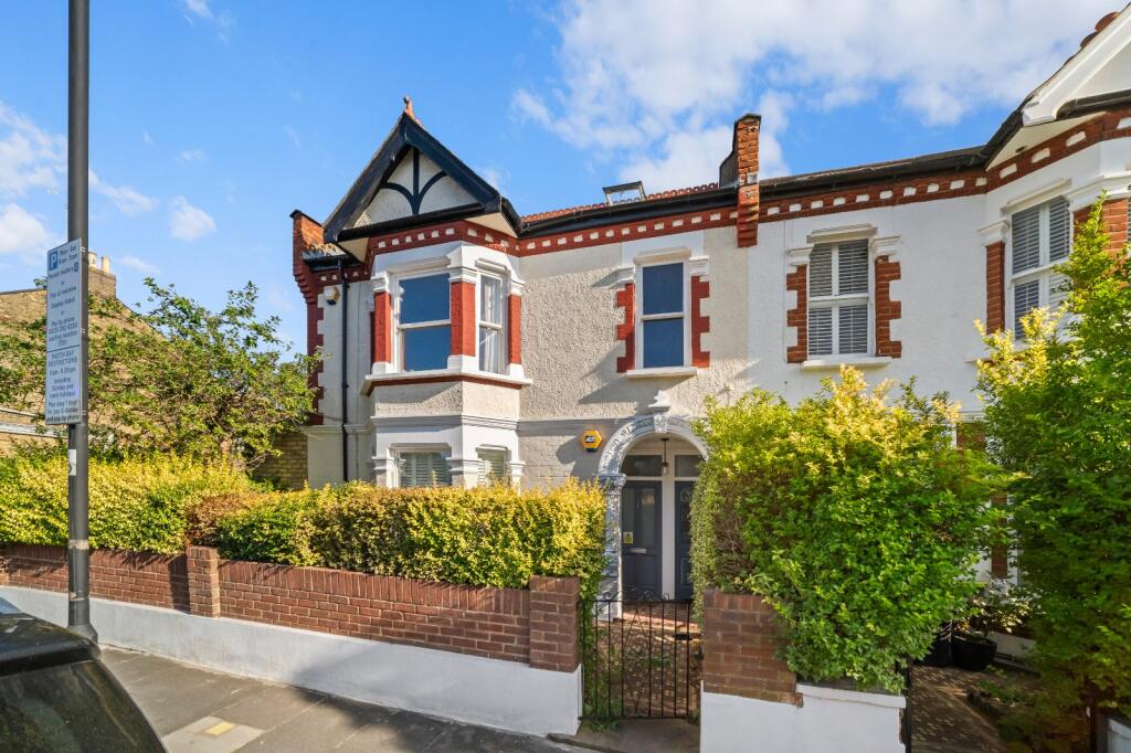4 bed End of Terrace for rent in Fulham. From Chestertons Estate Agents - Fulham Road Lettings