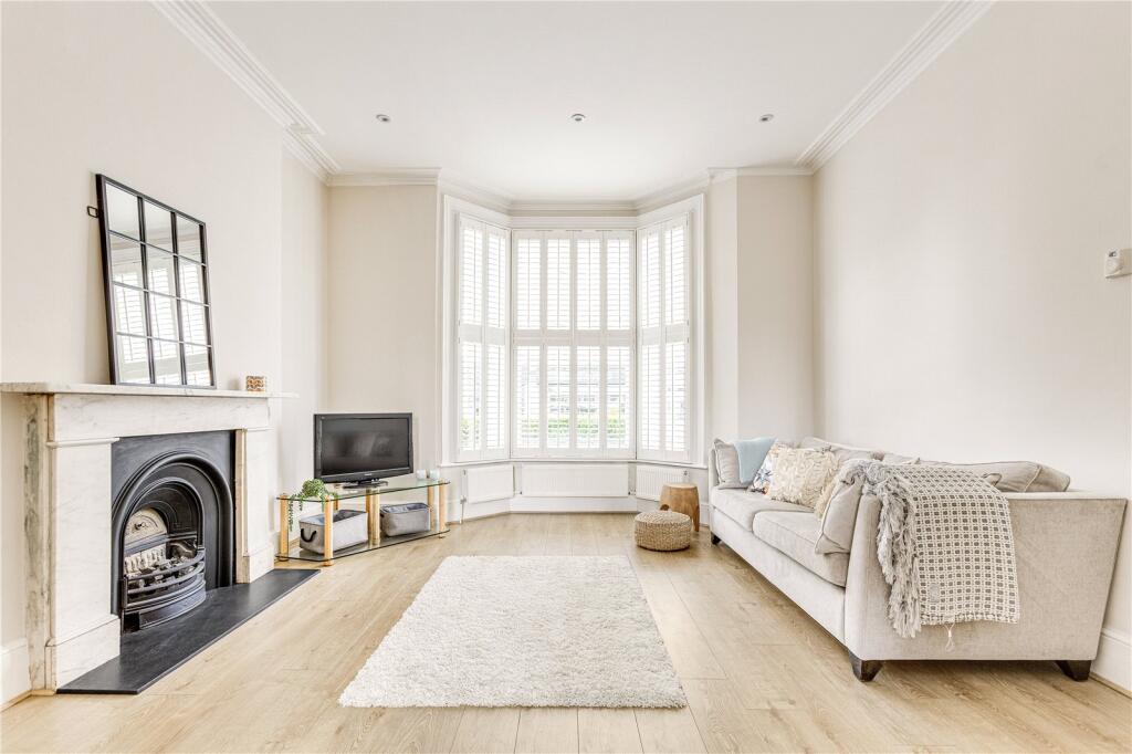 4 bed Semi Detached for rent in Fulham. From Chestertons Estate Agents - Fulham Road Lettings