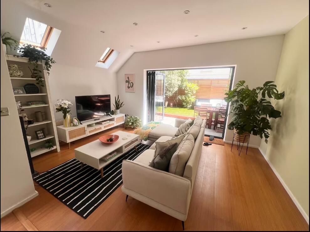 2 bed Annexe for rent in Hammersmith. From Chestertons Estate Agents - Fulham Road Lettings