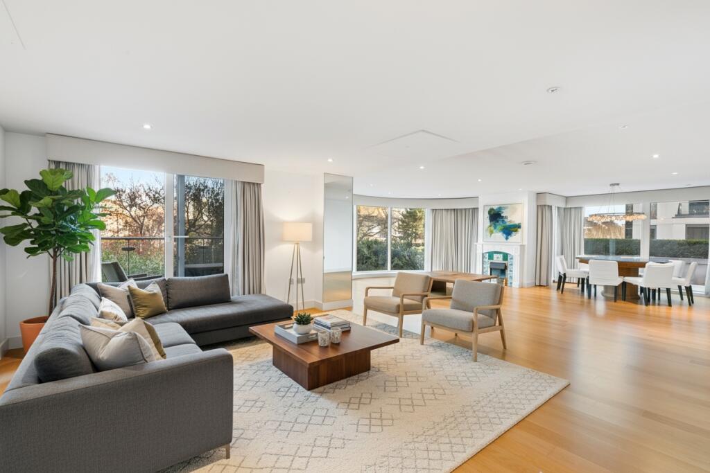 3 bed 1st Floor Flat for rent in Fulham. From Chestertons Estate Agents - Fulham Road Lettings