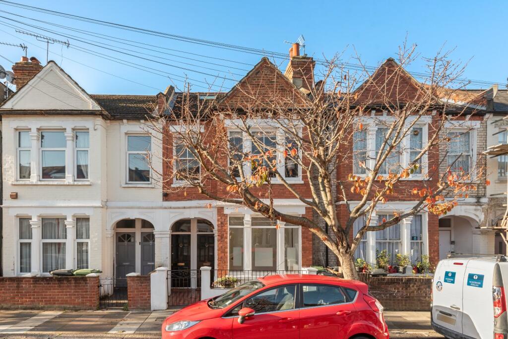 3 bed Annexe for rent in Fulham. From Chestertons Estate Agents - Fulham Road Lettings