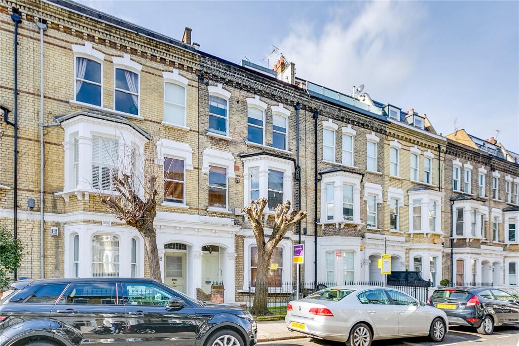 2 bed 1st Floor Flat for rent in Fulham. From Chestertons Estate Agents - Fulham Road Lettings 2 bed 1st Floor Flat for rent in Fulham. From Chestertons Estate Agents - Fulham Road Lettings