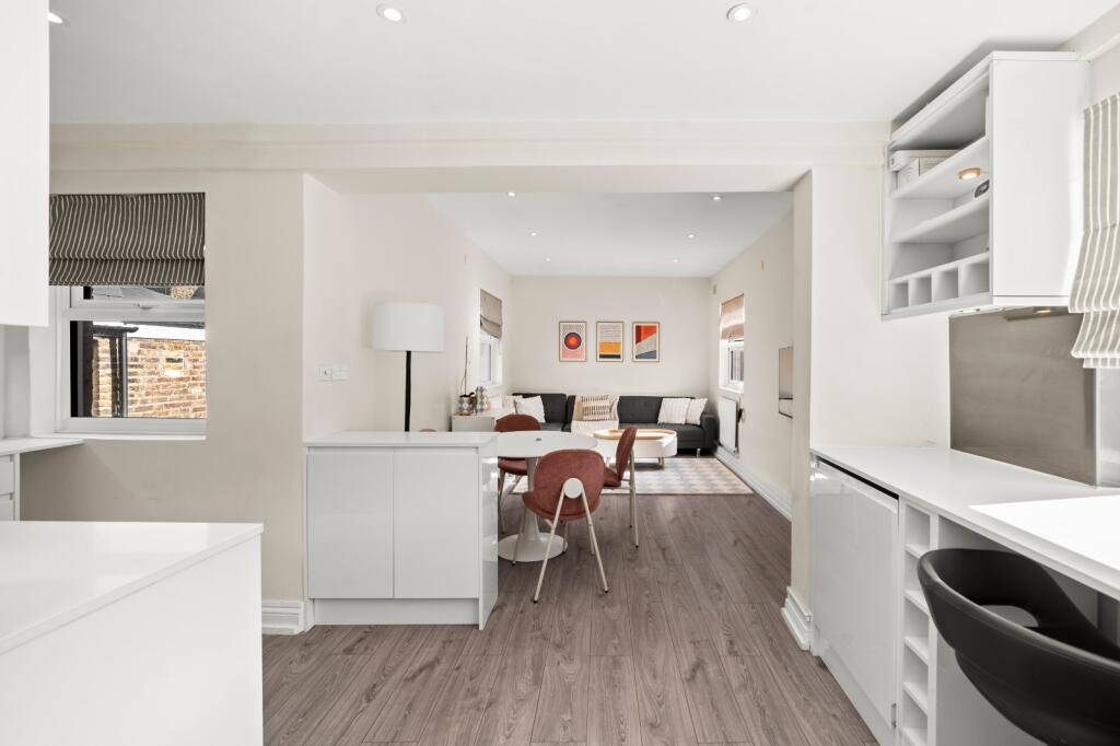 3 bed 1st Floor Flat for rent in Fulham. From Chestertons Estate Agents - Fulham Road Lettings 3 bed 1st Floor Flat for rent in Fulham. From Chestertons Estate Agents - Fulham Road Lettings