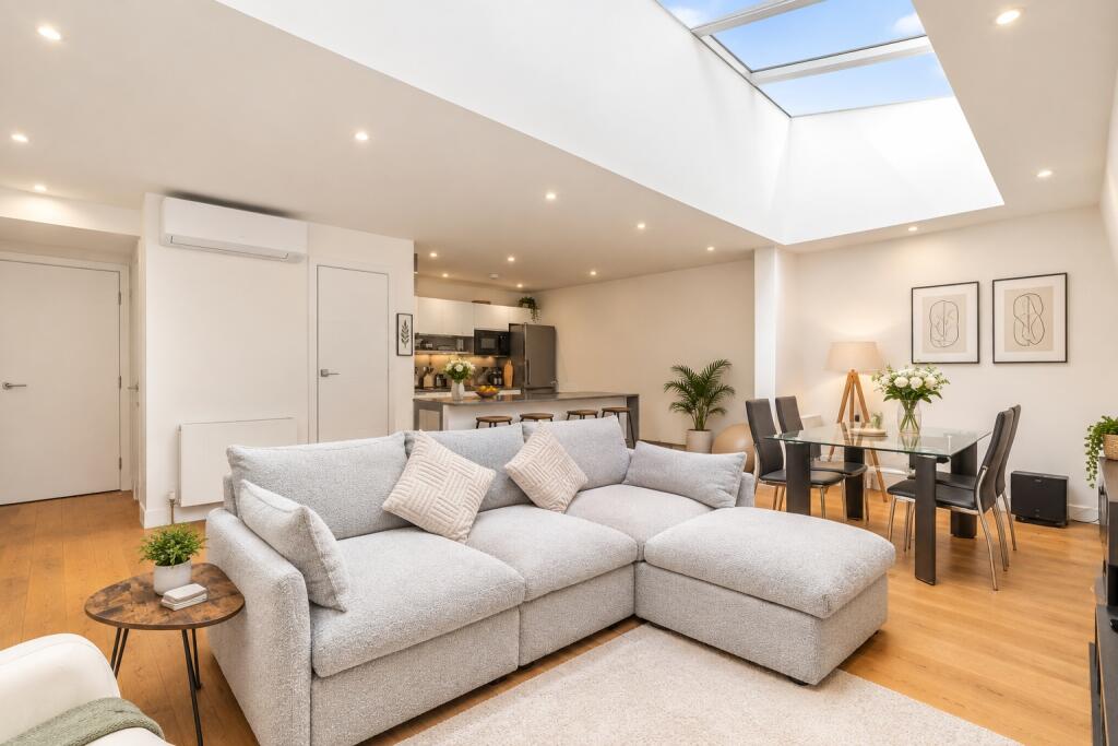 2 bed 1st Floor Flat for rent in Fulham. From Chestertons Estate Agents - Fulham Road Lettings 2 bed 1st Floor Flat for rent in Fulham. From Chestertons Estate Agents - Fulham Road Lettings