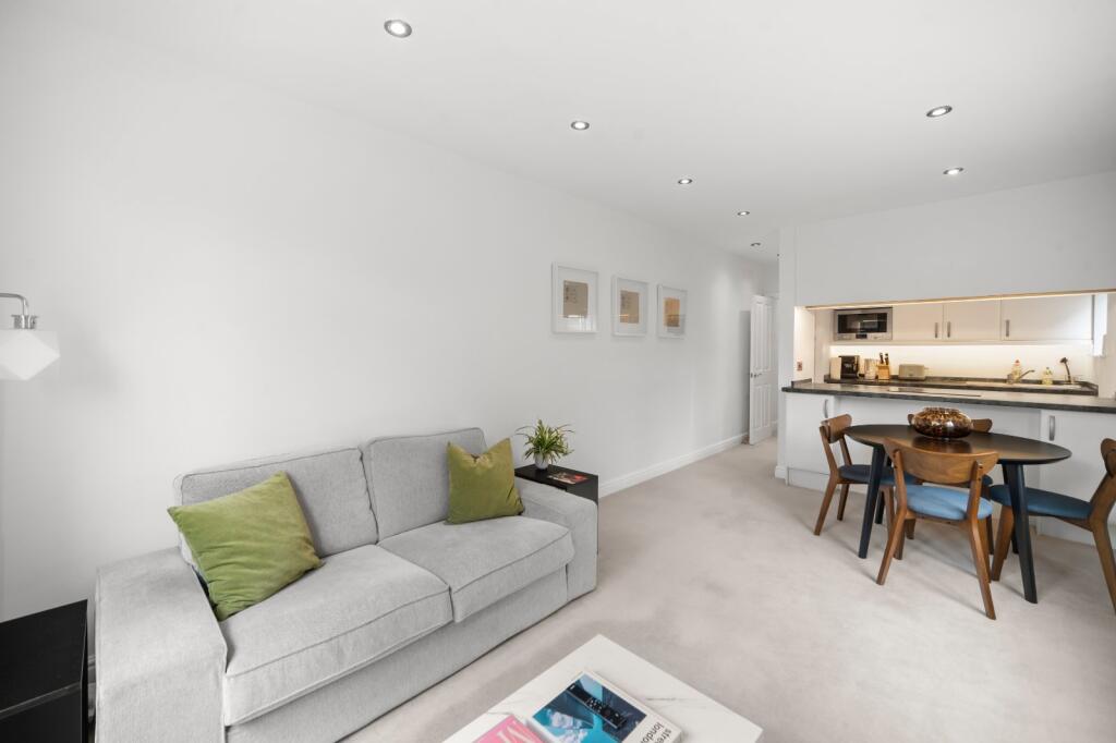 2 bed Detached for rent in Fulham. From Chestertons Estate Agents - Fulham Road Lettings 2 bed Detached for rent in Fulham. From Chestertons Estate Agents - Fulham Road Lettings