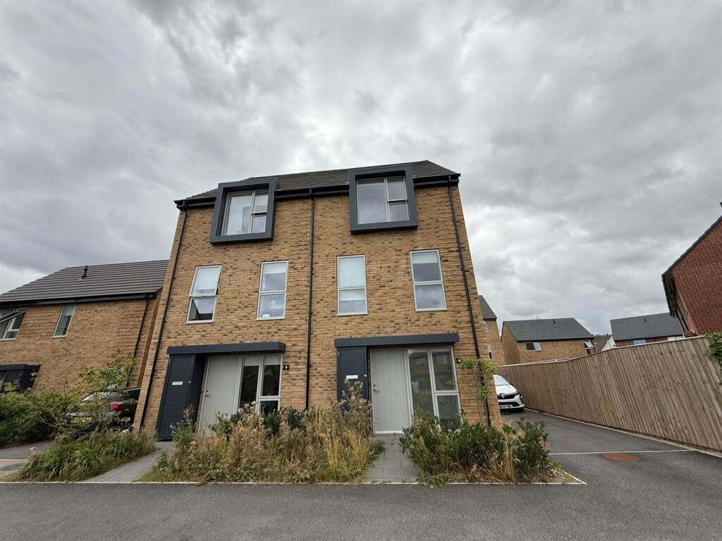 3 bed Mid Terraced House for rent in . From Ascend - Manchester