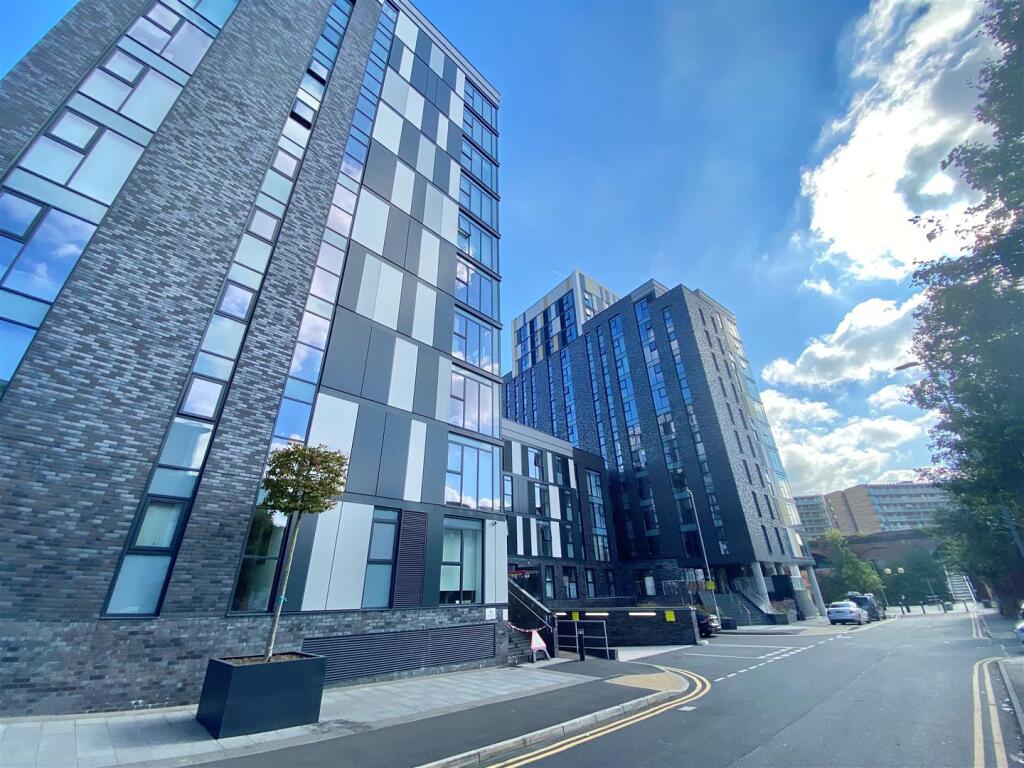 3 bed Apartment for rent in Salford. From Ascend - Manchester 3 bed Apartment for rent in Salford. From Ascend - Manchester