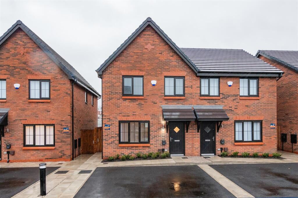 3 bed Semi Detached for rent in Horwich. From Ascend - Manchester 3 bed Semi Detached for rent in Horwich. From Ascend - Manchester