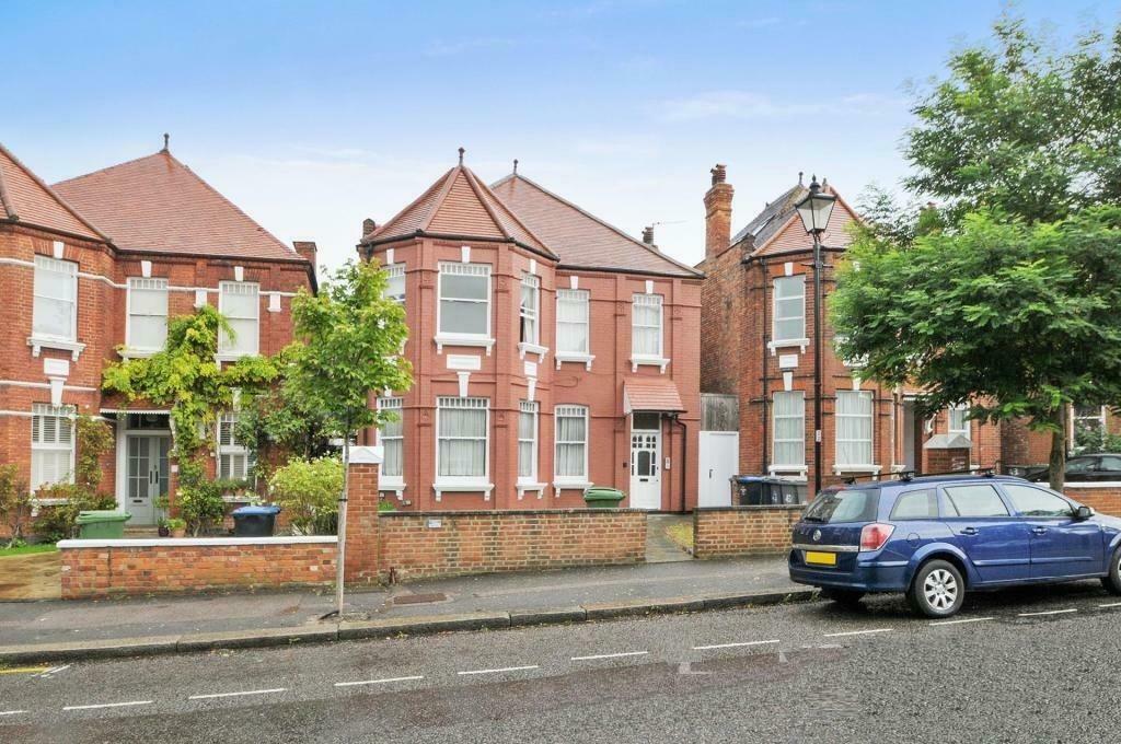 2 bed Flat for rent in Willesden. From Chestertons Estate Agents - Hampstead Lettings