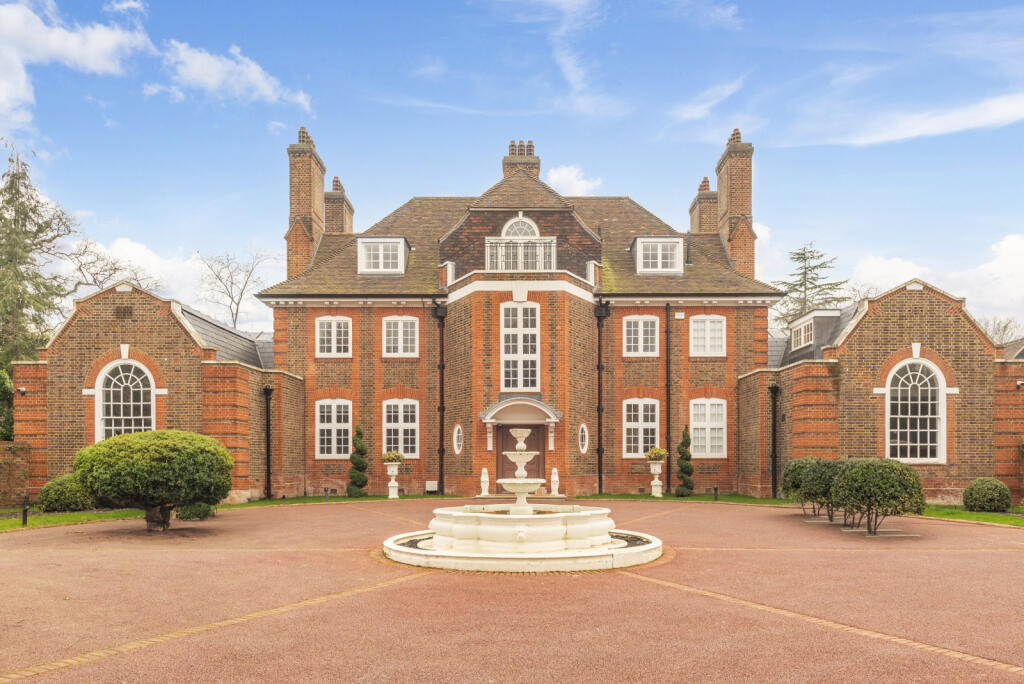 12 bed Detached for rent in Finchley. From Chestertons Estate Agents - Hampstead Lettings