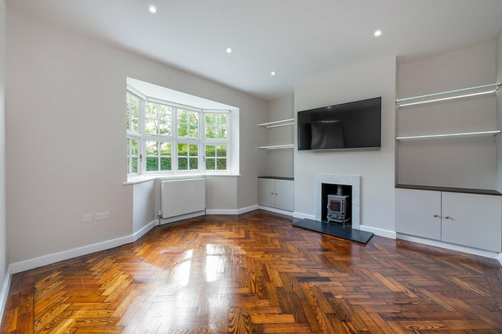 1 bed Mid Terraced House for rent in Finchley. From Chestertons Estate Agents - Hampstead Lettings