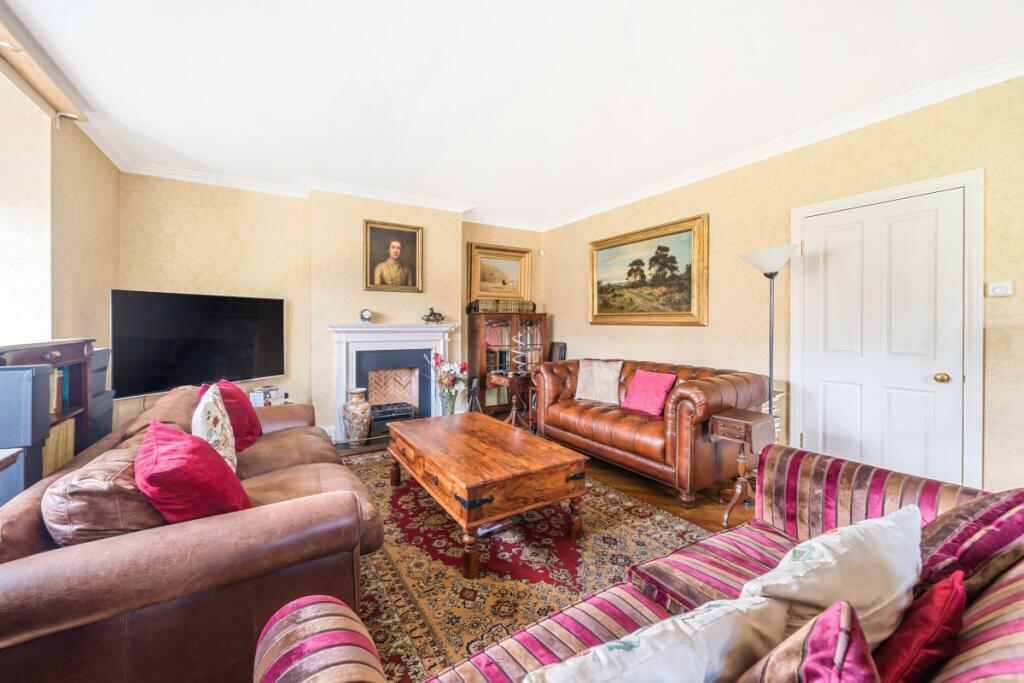 4 bed Flat for rent in Willesden. From Chestertons Estate Agents - Hampstead Lettings