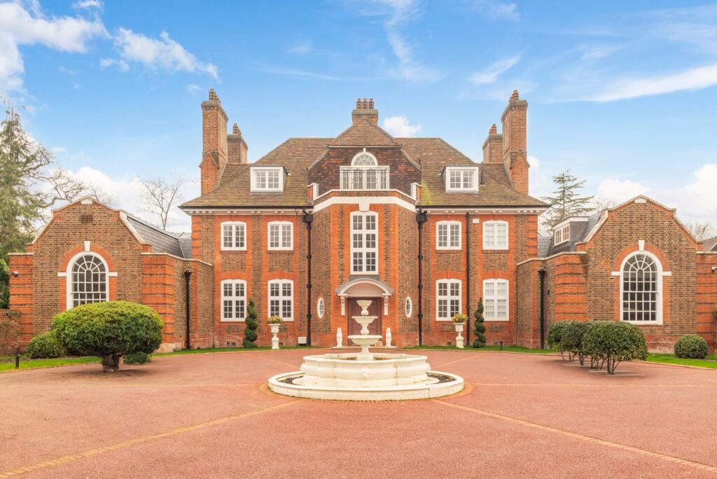 12 bed Detached for rent in Finchley. From Chestertons Estate Agents - Hampstead Lettings