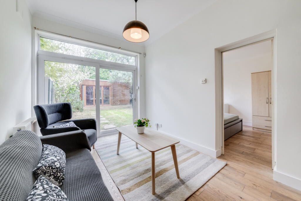 3 bed 1st Floor Flat for rent in Willesden. From Chestertons Estate Agents - Hampstead Lettings