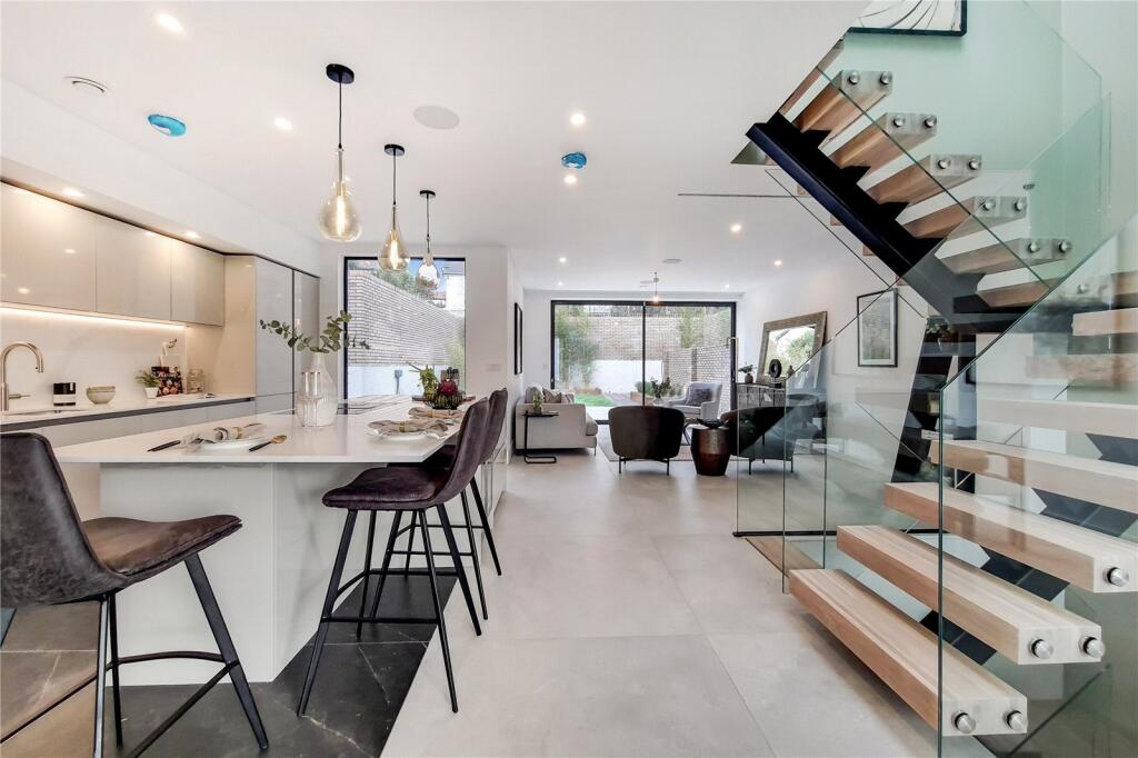 4 bed Semi Detached for rent in Hornsey. From Chestertons Estate Agents - Hampstead Lettings