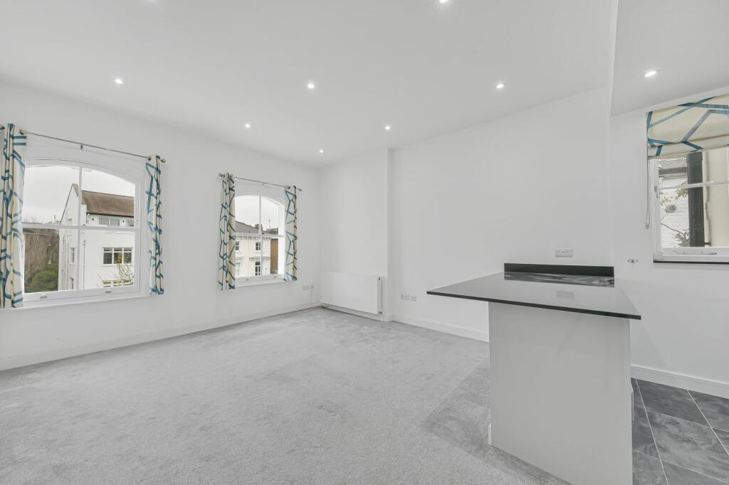 3 bed 1st Floor Flat for rent in Hampstead. From Chestertons Estate Agents - Hampstead Lettings