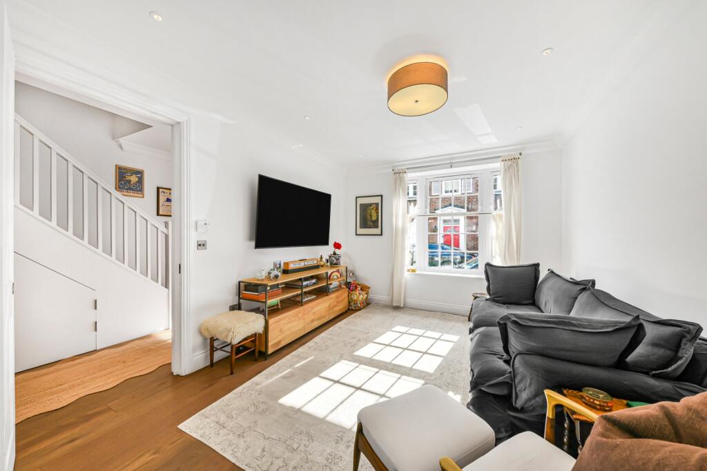 4 bed Mews for rent in Hampstead. From Chestertons Estate Agents - Hampstead Lettings