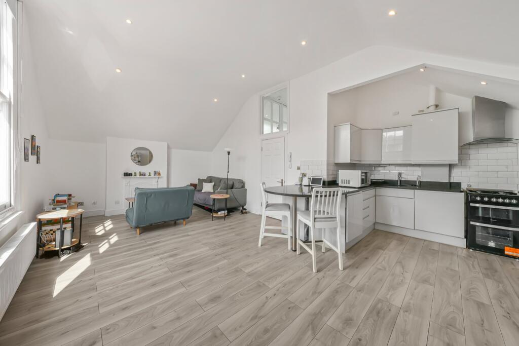 2 bed 1st Floor Flat for rent in Hampstead. From Chestertons Estate Agents - Hampstead Lettings