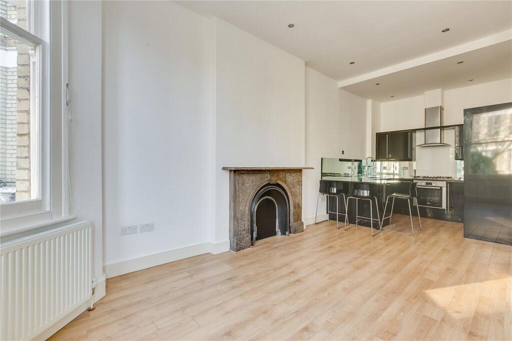 2 bed 1st Floor Flat for rent in Hampstead. From Chestertons Estate Agents - Hampstead Lettings 2 bed 1st Floor Flat for rent in Hampstead. From Chestertons Estate Agents - Hampstead Lettings