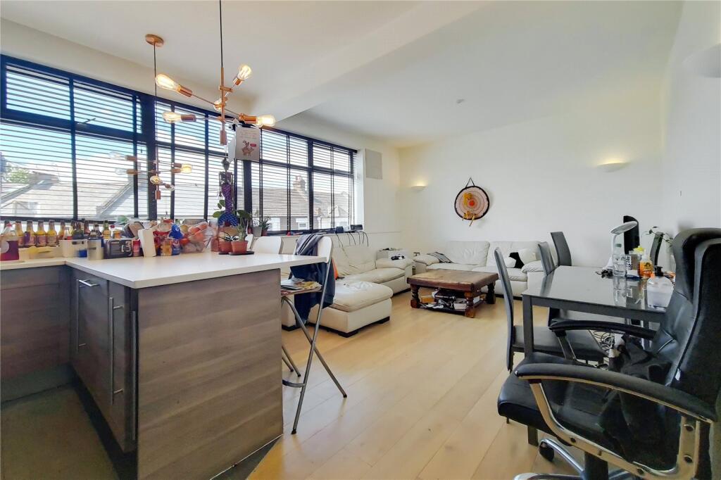 4 bed 1st Floor Flat for rent in Willesden. From Chestertons Estate Agents - Hampstead Lettings
